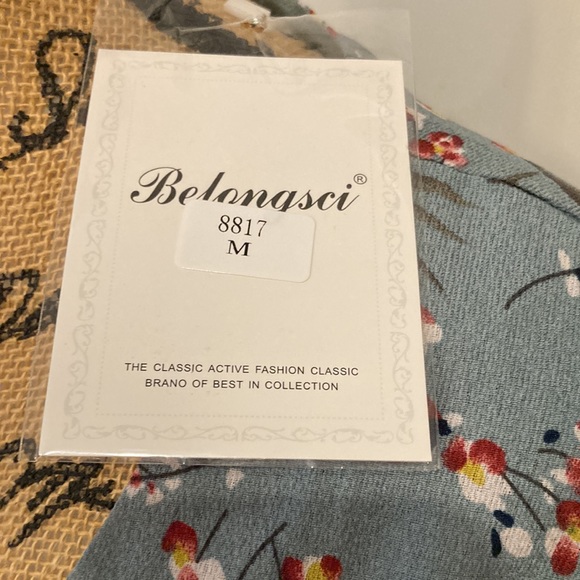 Belongsci medium boutique floral V-neck dress! Cottage core ruffled sleeve - Picture 3 of 6